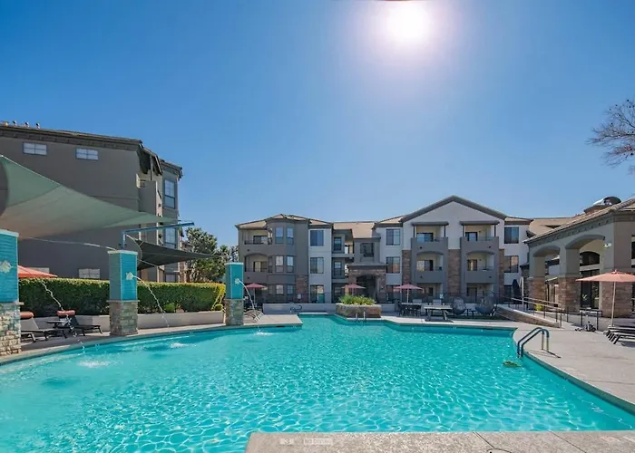 Steps To Stadium With Pool Gym Balcony Parking Wd Apartment Glendale