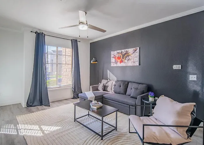 Steps To Stadium With Pool Gym Balcony Parking Wd Glendale