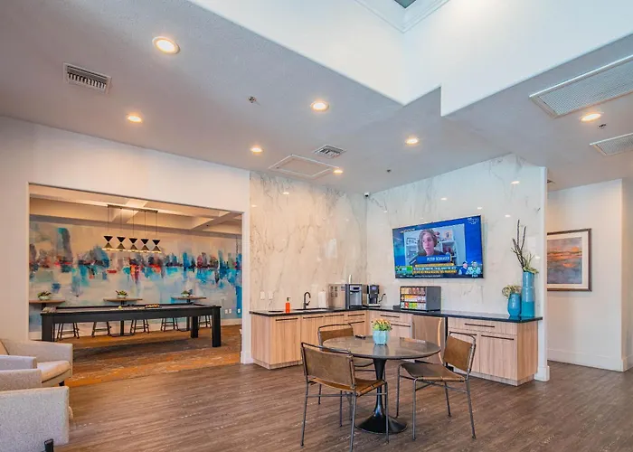 Steps To Stadium With Pool Gym Balcony Parking Wd Glendale