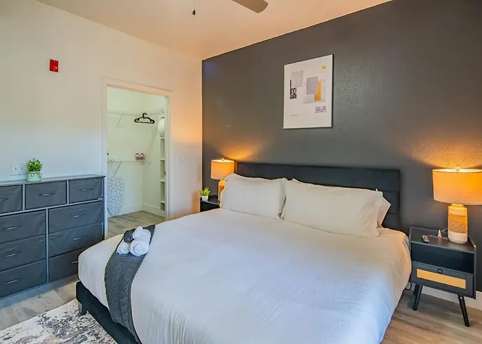 Steps To Stadium With Pool Gym Balcony Parking Wd * Glendale