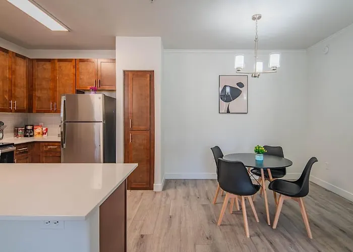 Apartment Steps To Stadium With Pool Gym Balcony Parking Wd