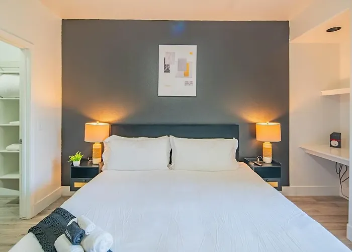 Steps To Stadium With Pool Gym Balcony Parking Wd Apartment *